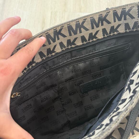 Michael Kors Jet Set Tan Black Chain Strap Monogramed Shoulder Bag Tote - Picture 2 of 6